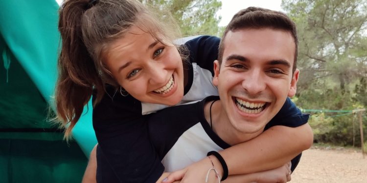 Esther García i Bartomeu Tur, organitzadors del campament. Atípik.