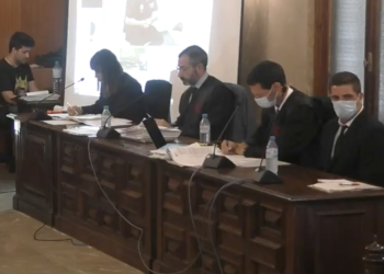 Sesión del juicio de hoy, con el acusado en primer término.