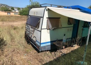 Caravanas en un solar de Can Bufí, Santa Eulària.