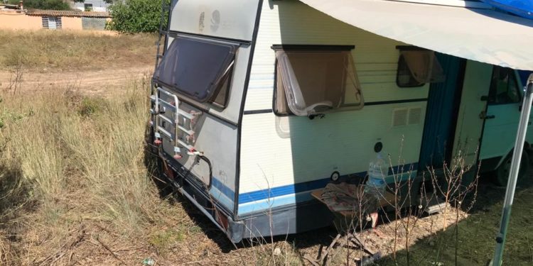 Caravanas en un solar de Can Bufí, Santa Eulària.