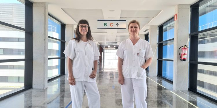 La fisioterapeuta Lola Muñoz Sánchez y doctora Gergana Lilova, de la Consulta de suelo pélvico del Servicio de Rehabilitación. Imagen Área de Salud de Ibiza y Formentera