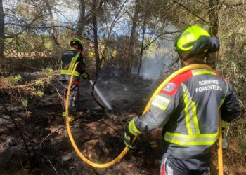 Bomberos de Formentera en un incendio de este año. Consell Insular.
