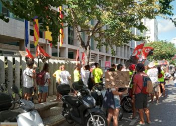 Protesta de este jueves ante el Consell. Imagen cedida a Noudiari.