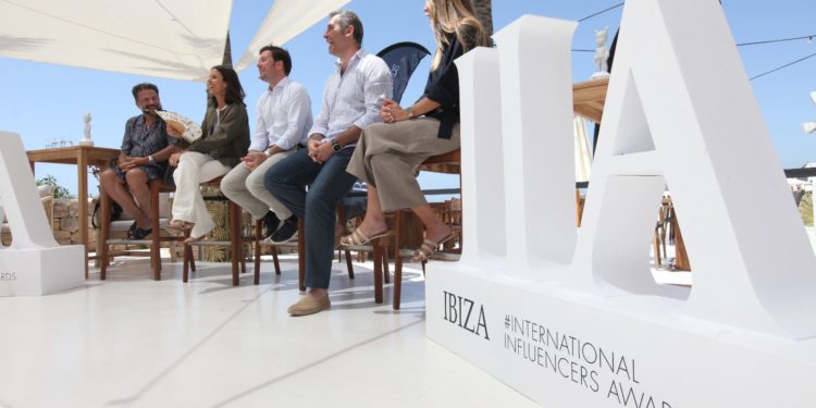 Presentación de los premios en Hotel Destino.