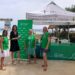 La presidenta Ana Juan amb les voluntàries de l'Associació Espanyola Contra el Càncer de Formentera, avui a la platja des Pujols. Consell de Formentera.