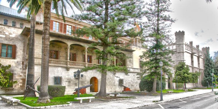 El accidente se ha producido delante de la sede del Govern balear en Palma.