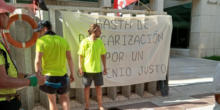 Protesta reciente de socorristas en Ibiza. Imagen cedida a Noudiari.