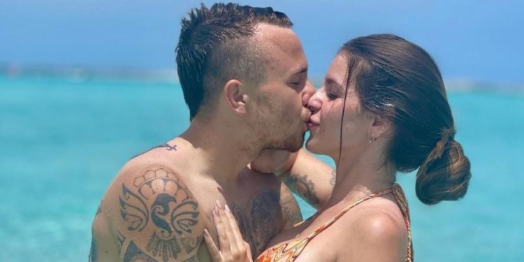 ‘Angeliño’, del Leipzig, con su pareja en Formentera. Instagram.
