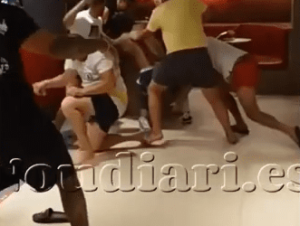 Turistas ingleses y franceses, a puñetazos en un restaurante de Sant Antoni en julio de 2021.