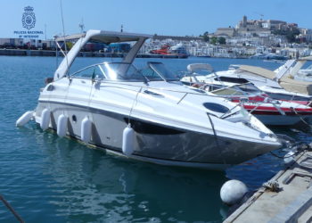 Imagen de la embarcación facilitada por la Policía Nacional de Ibiza.