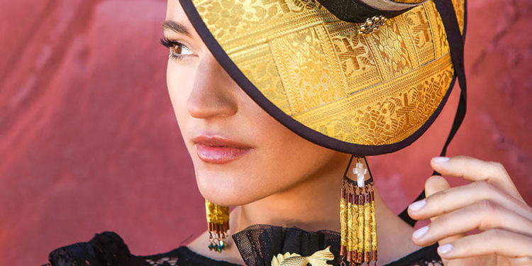 La top model Malena Costa luce el sombrero de K de Kose Kose. Foto Aisha Bonet para Adlib Ibiza Consell de Ibiza