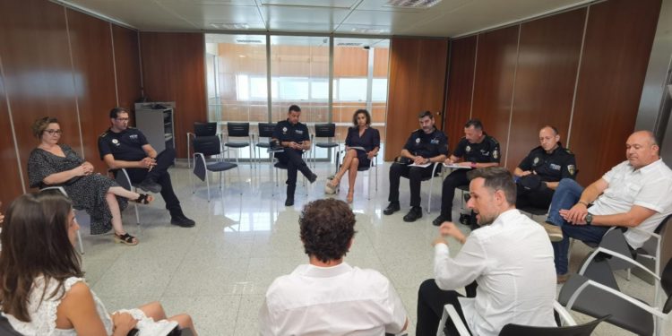 Reunió d'aquest dilluns entre responsables polítics i policials de l'illa d'Eivissa. Consell Insular.