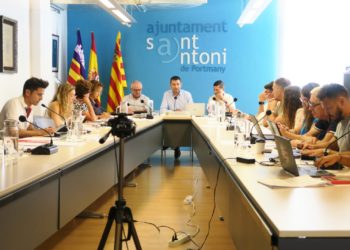 Imagen de un pleno municipal del Ayuntamiento de Sant Antoni.