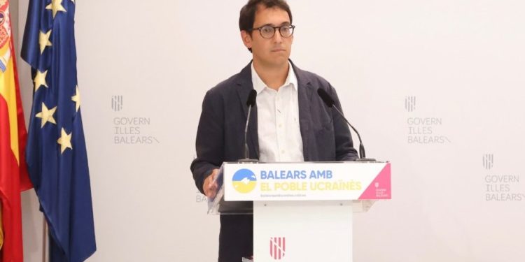 El portavoz del Govern, Iago Negueruela, este lunes en rueda de prensa. CAIB.