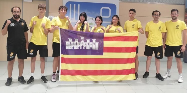 Los competidores de Ibiza. Imagen cedida por la Federación Balear de Kickboxing.