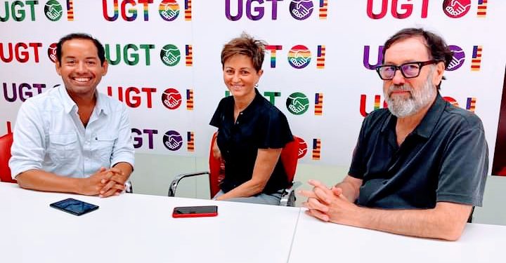 Alex Ceball, presidente de la AAVIB con la Vicesecretaria General y Secretaria de Políticas Sociales e Igualdad de UGT, Xisca Garí Perelló, y el Secretario de Organización, Comunicación y Política Institucional del sindicato, Miguel Herranz Bonet.