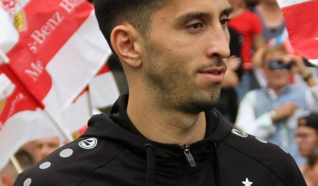 Atakan Karazor. Imagen Jeollo von VfB-exklusiv.de de Wikipedia