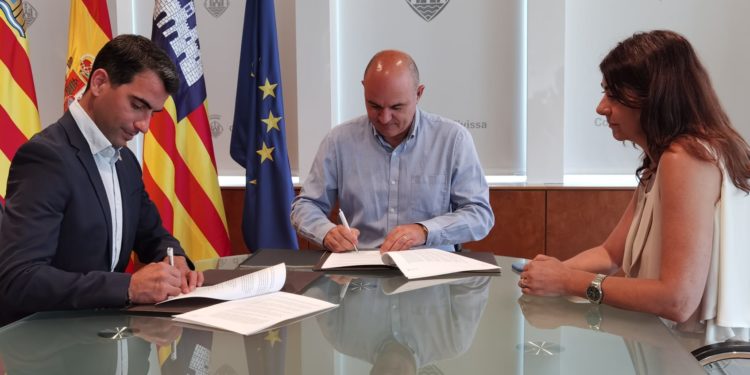 De izquierda a derecha Miquel Company, Vicent Marí y Sara Ramon, hoy en el Consell.