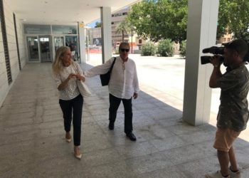 Carmen Ferrer, alcaldesa de Santa Eulària, tras abandonar los juzgados tras declarar por el caso del hospital de Jesús.