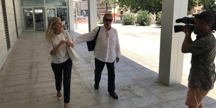 Carmen Ferrer, alcaldesa de Santa Eulària, tras abandonar los juzgados tras declarar por el caso del hospital de Jesús.