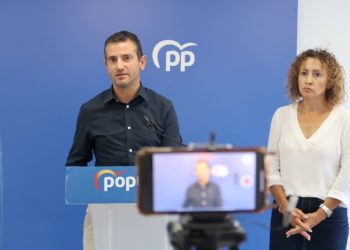 Marcos Serra y Neus Mateu, en rueda de prensa