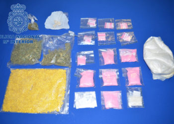 Tuci (de color rosa) en una aprehensión de sustancias en Ibiza en 2020.