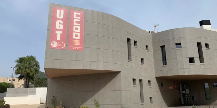 Sede de UGT y CC OO en Ibiza, en la caller del Periodista Marià Tur. Foto Toni Escandell