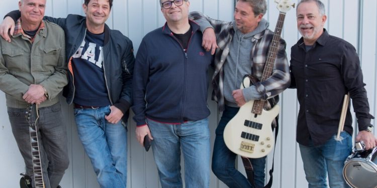 La banda Sönic la componen ex integrantes de Pota Lait y Ses Genetes Peludes, junto con otros artistas.