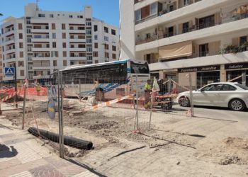 Vehículos en la zona del escape de gas. Imagen cedida a Noudiari.