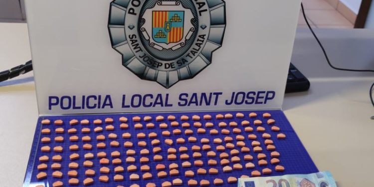 Droga incautada. Imagen Policía Local de Sant Josep