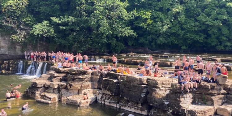 Imagen de cómo estaba la zona en plena fiesta, de North Yorkshire Police