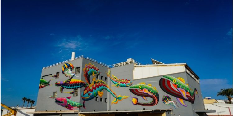 Obra de l'artista mexicà Spaik a Platja d'en Bossa. Foto: Santiago Fraga.