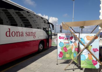 Imagen de archivo de un autobús para donar sangre.