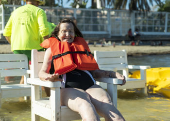 Francisca Clapés Ferrer, disfrutando como una niña.