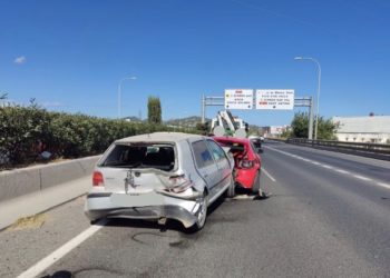 Equipos de auxilio en carretera de Grúas Ibiza se encargaron de retirar los vehículos. Imagen cedida a Noudiari.