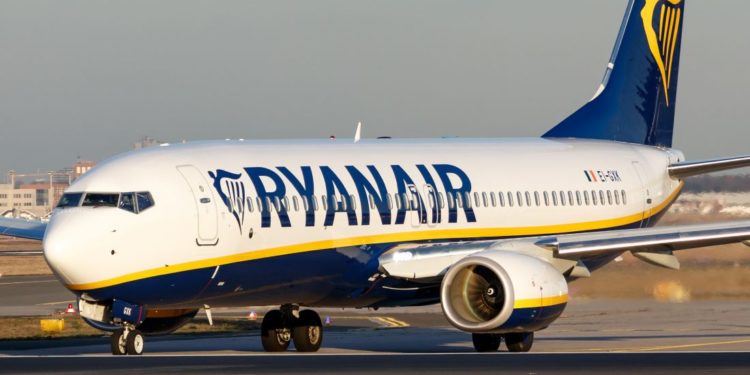 Avión de Ryanair. Autor T J Darmstadt