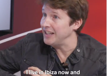 James Blunt durante la entrevista con Business Insider