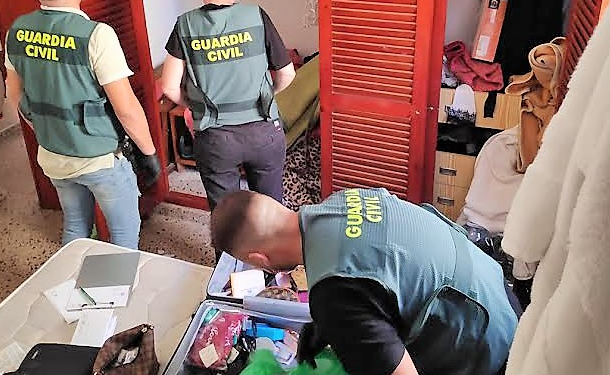 Guardias civiles durante otra operación antidroga reciente en Formentera. Imagen de archivo, cedida por la Guardia Civil y el Consell de Formentera.