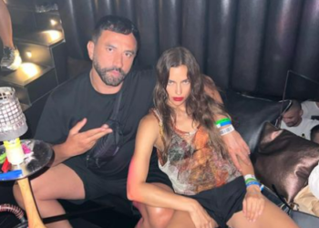 Irina Shayk y Riccardo Tisci 
en una imagen difundida por ella en Instagram: @irinashayk.