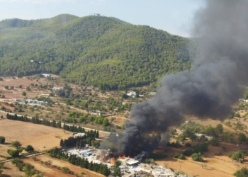 Imagen del incendio, difundida por Ibanat en redes sociales.