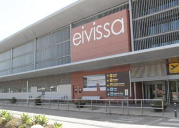 Aeropuerto de Ibiza en una imagen de archivo. Foto: Moisés Copa.