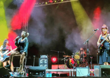 D'esquerra a dreta, Inés Roig, Balma Albalat, Marta Mallach i Marta Yanini, en concert a les Festes de la Terra 2022. Imatge cedida a Noudiari.