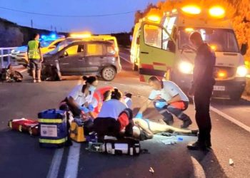 Momento de la asistencia en el accidente en una imagen del SAMU 061