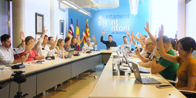 Imagen del pleno de este miércoles. Foto: Ayuntamiento de Sant Antoni.