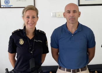 Lidia Romero y David Téllez en la Comisaría de la Policía Nacional.