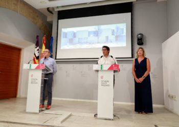 Rueda de prensa del Consell de Govern con Iago Negueruela en el centro de la imagen, junto a Patricia Gómez y Juan Pedro Yllanes.