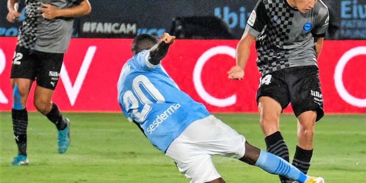 En la imagen, un lance del encuentro entre la UD Ibiza y el Alavés de la primera vuelta de la Liga.