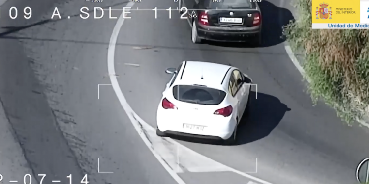 Vehículo haciendo una maniobra no reglamentaria en Ibiza. Imagen DGT