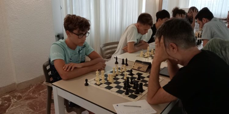 Partida entre Ángel Gómez y Pere Prieto en la penúltima ronda