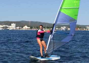 Una participante en el Adults Windsurf Open en una imagen cedida por el CNSA.